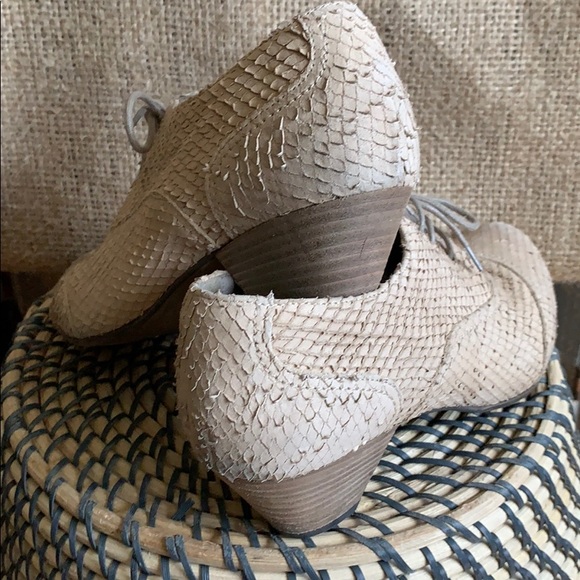 Arnold Churgin Scaled leather Oxford heeled shoes - Picture 4 of 12